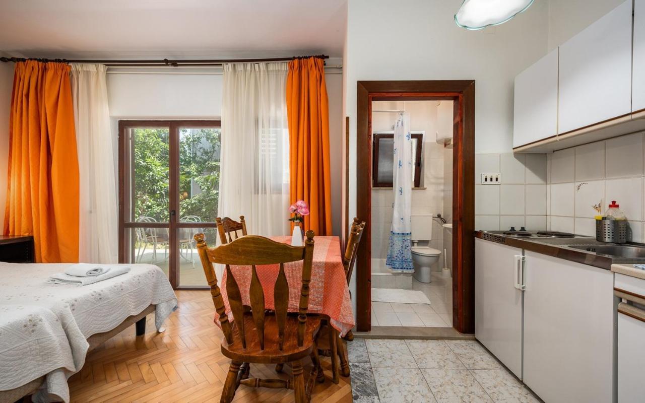 Apartmani Lido Basanija Bagian luar foto
