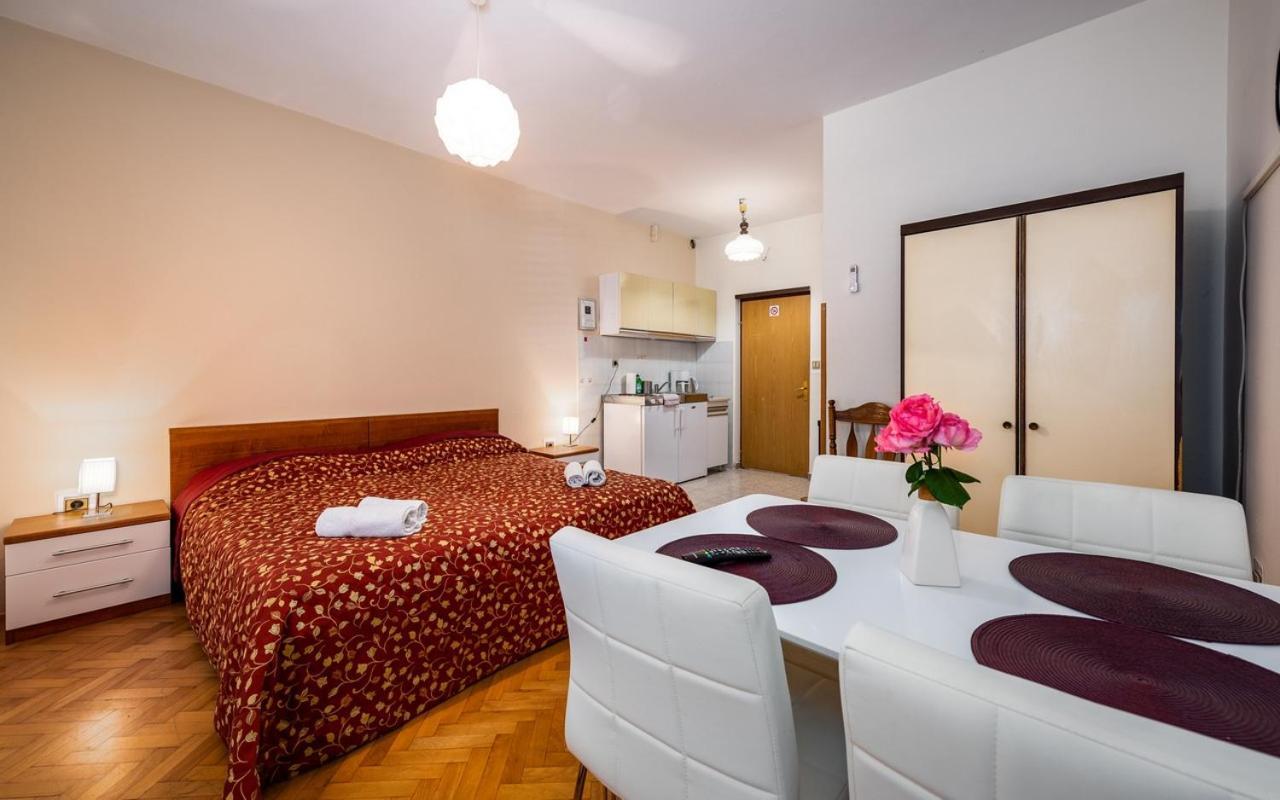 Apartmani Lido Basanija Bagian luar foto