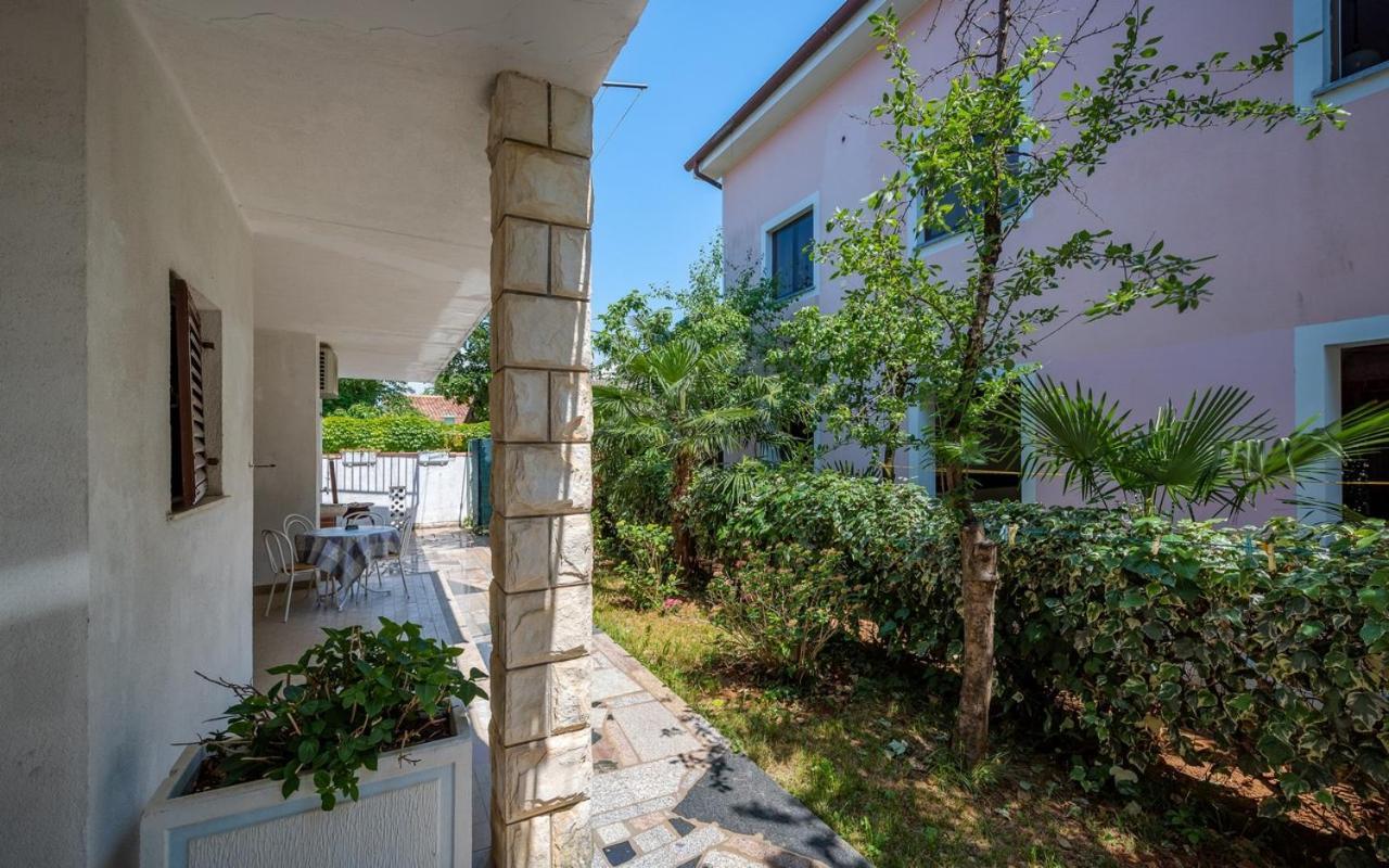 Apartmani Lido Basanija Bagian luar foto