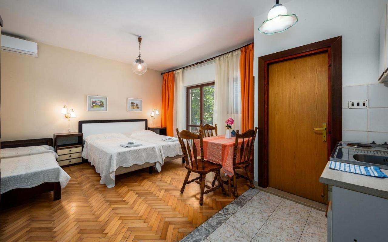 Apartmani Lido Basanija Bagian luar foto